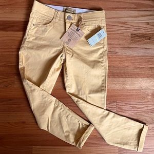 Democracy NWT Buttery Yellow cropped pants
